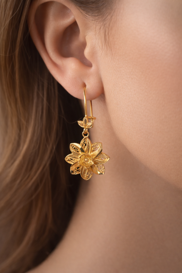 Papatya Sallantılı Küpe