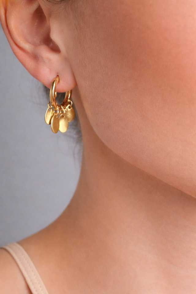 Altın Yaprak Sallantılı Küpe