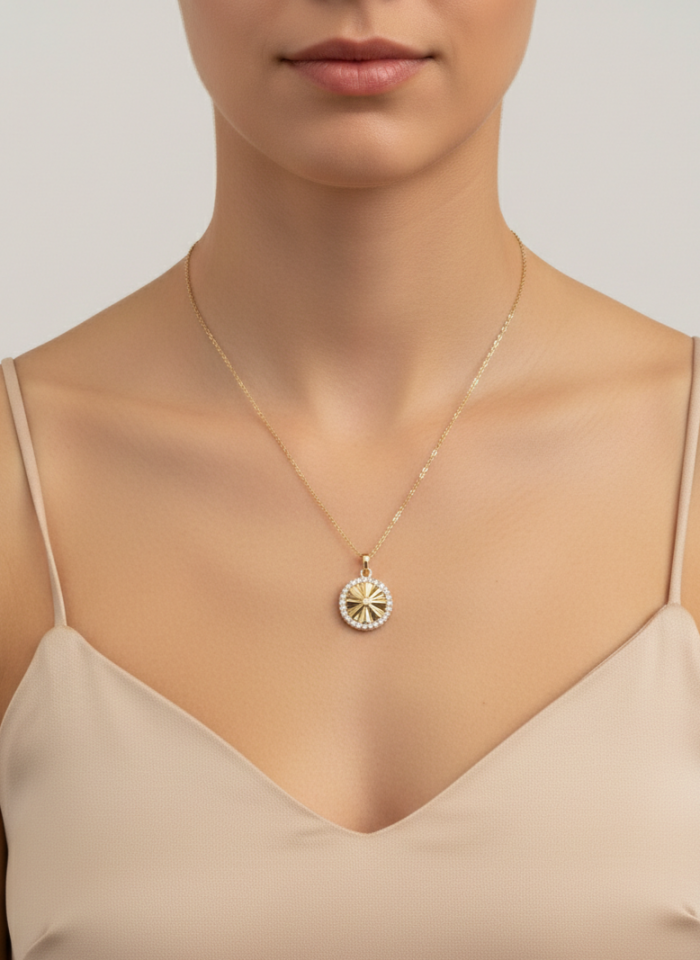 Taş Çerçeveli Madalyon Kolye